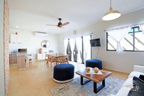 Stylish Townhome Private Patio Parking Pool Onsite