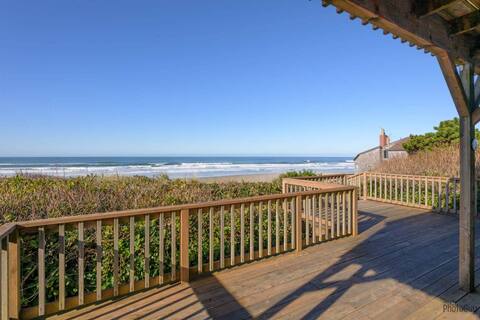 New Listing! Cozy beachfront home on Heceta beach