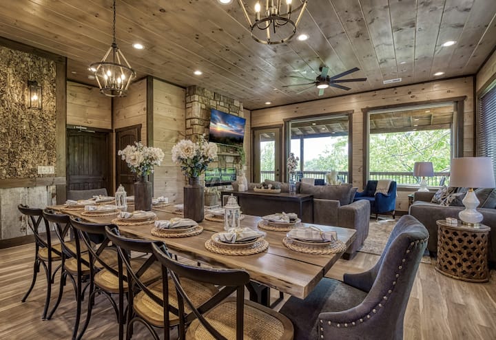 Luxury 7 Bedroom With A Pool! - Sevierville, TN