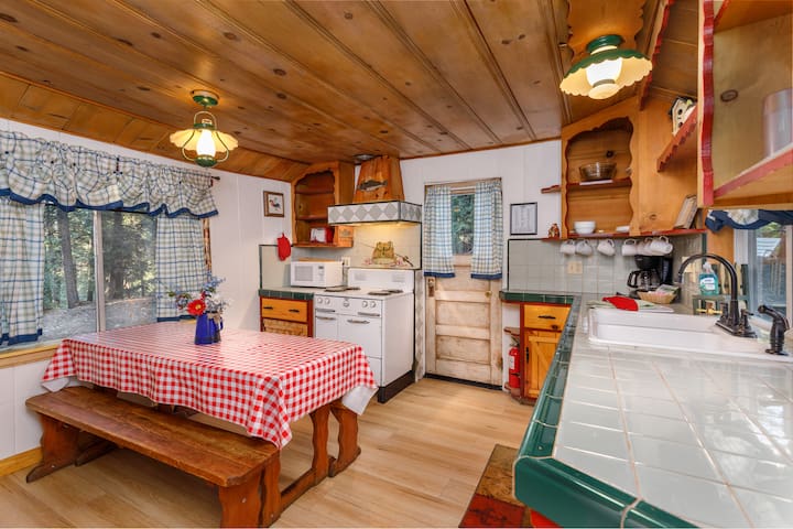Pine Rose Cabins managed Airbnb listing 3