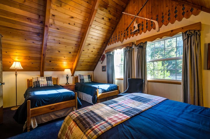 Спалня на горния етаж