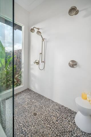 Kilohana Makai Luxury 4 Bedroom Luxury Home w/Priv gallery image 5