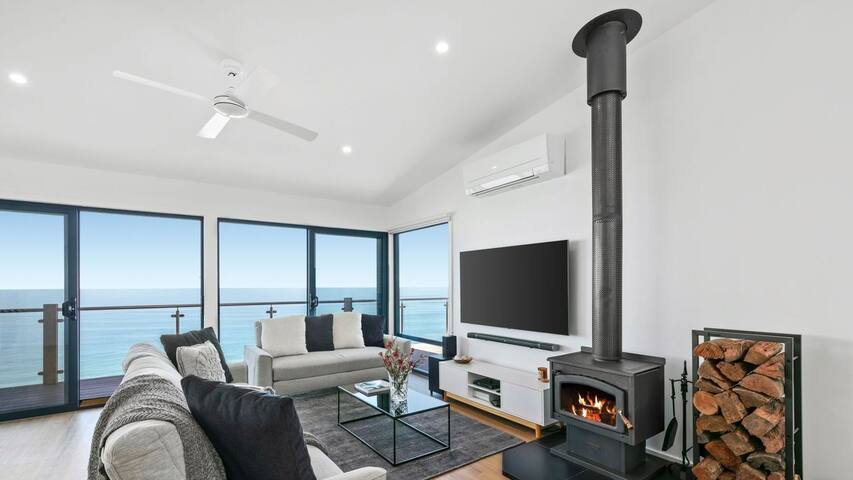 The Blue House – Wye River gallery image 5