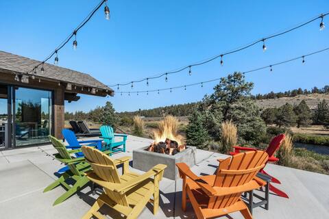 New! Hot Tub~Riverfront~EV Charger~Dog Friendly
