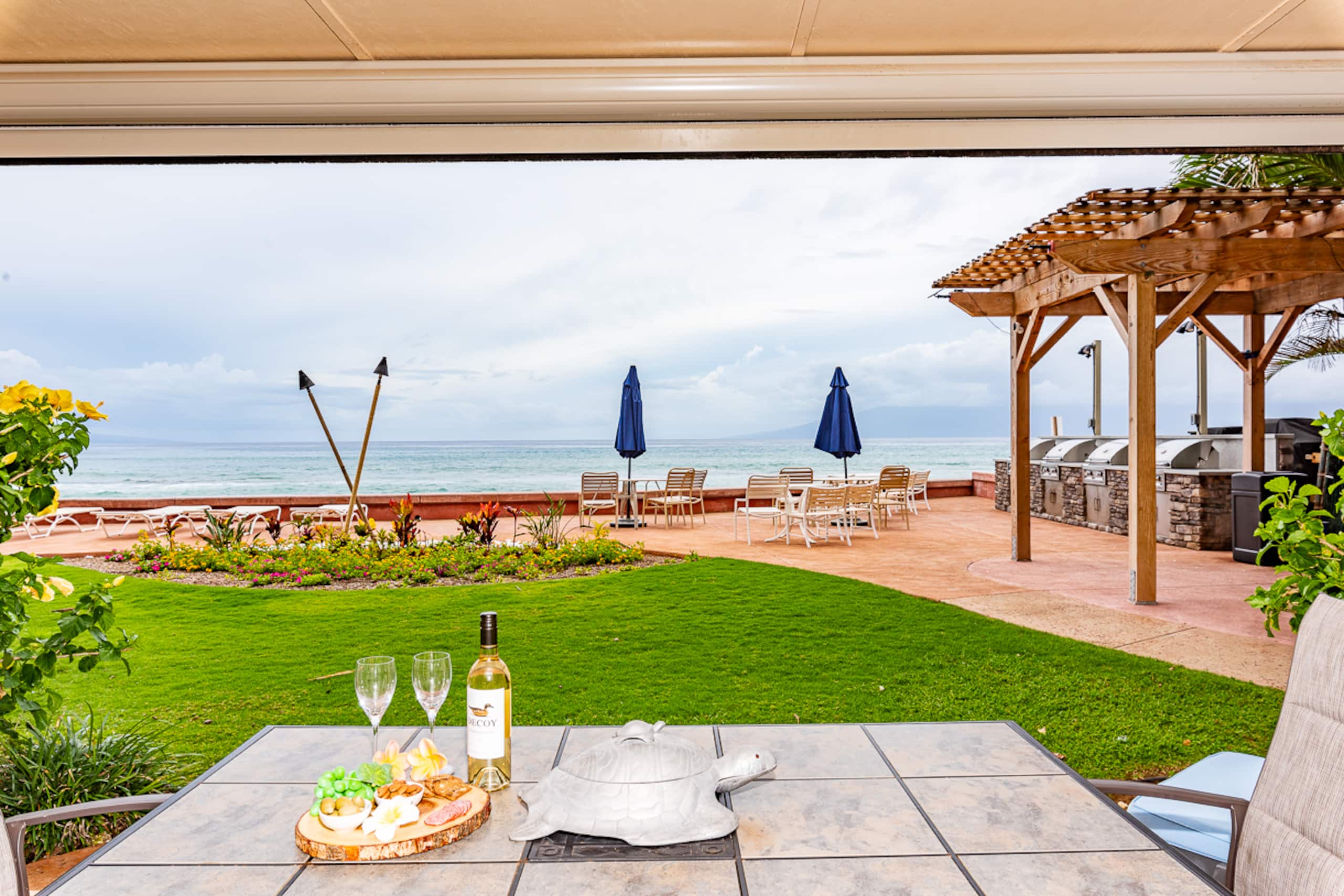 Condo in Lahaina · ★5.0 · 2 bedrooms · 3 beds · 2 baths - Image 32