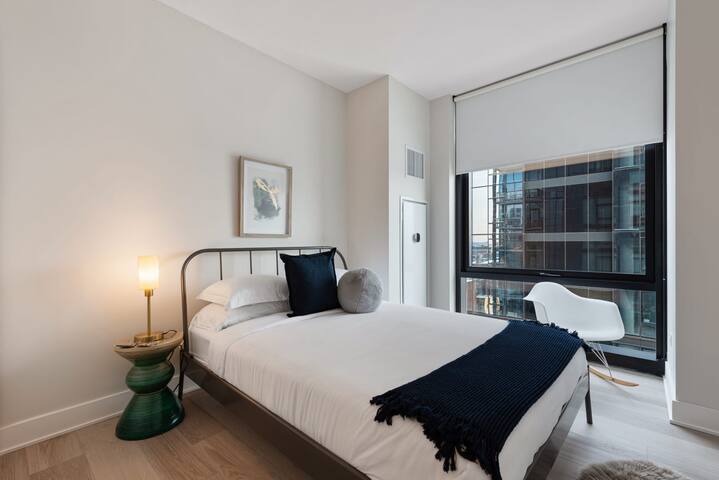 Premium 2BR with City Views + Easy Access gallery image 3