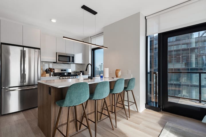 Premium 2BR with City Views + Easy Access gallery image 2