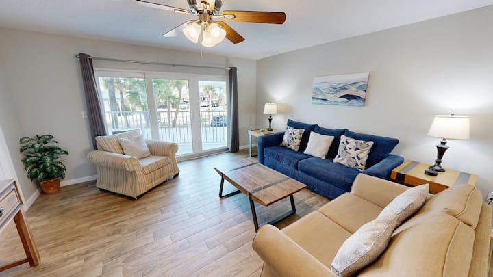 2br Seacrest 204-fab Interior-beach Service - Fort Walton Beach