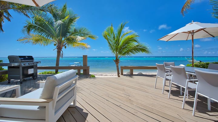 Incredible Beach Front Villa With A Pool&shipwreck - Cayman Islands