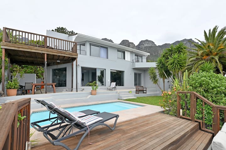 Luxurious Camps Bay Escape|Pool&Spectacular Views gallery image 3