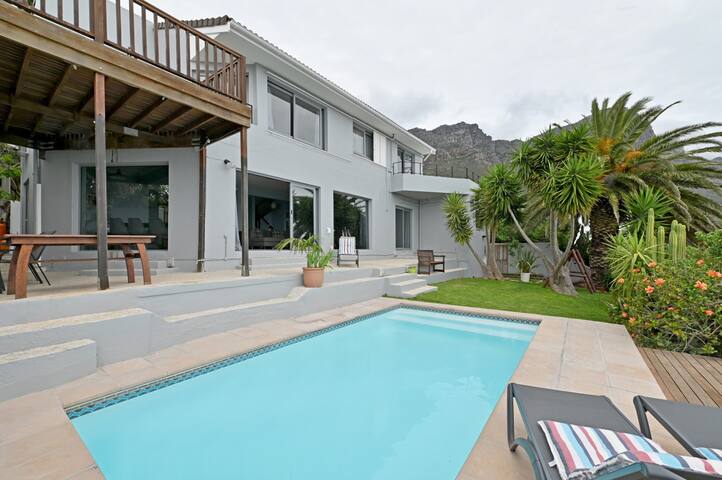 Luxurious Camps Bay Escape|Pool&Spectacular Views gallery image 4