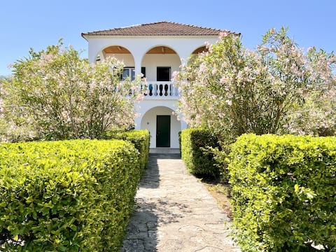 Astra Beach House in Astrakeri Beach