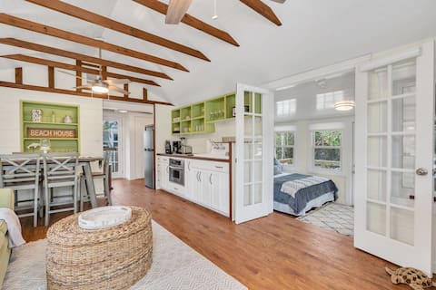 Successful Airbnb property: Cortez ~ Grouper Cottage. BRING YOUR BOAT! in Cortez