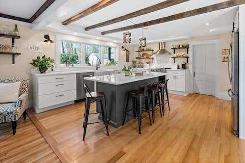 7 bedrooms all ensuite, hot tub, pets welcome