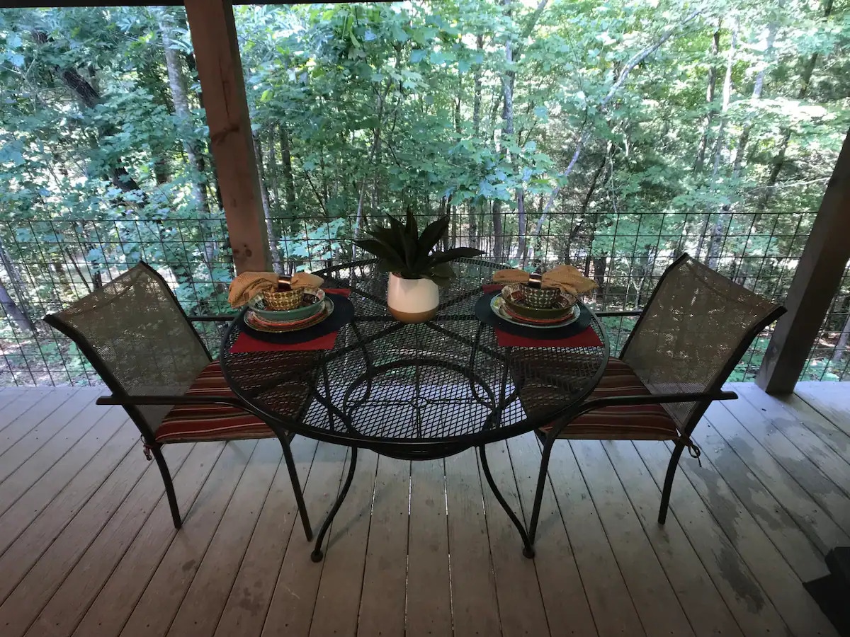 The Treehouse TN Honeymoon Cabin HOT TUB - in BSF! - Cabins for