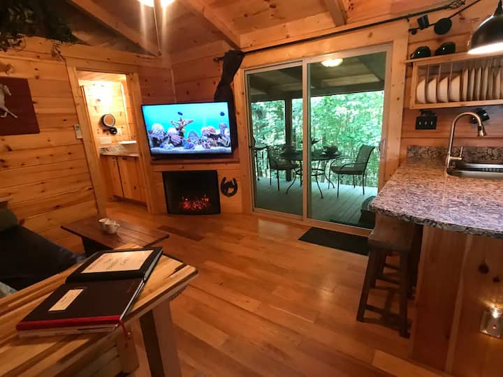 The Treehouse Tn Honeymoon Cabin Hot Tub - In Bsf! - Tennessee