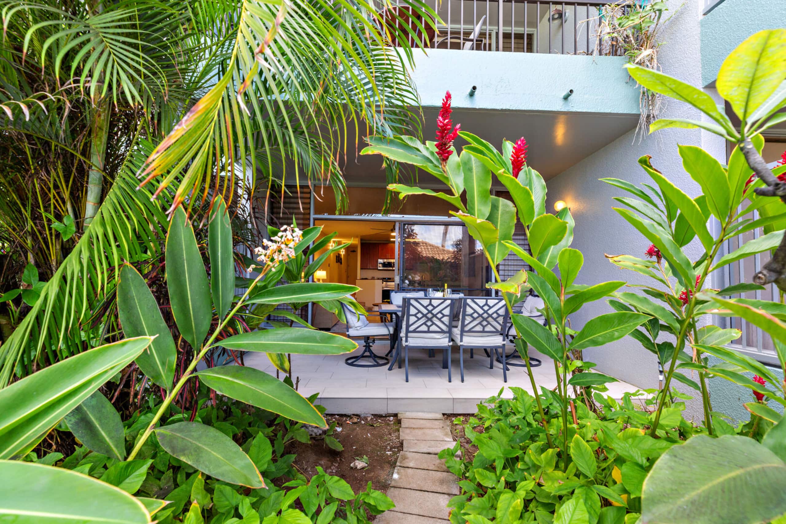Condo in Lahaina · ★4.82 · 1 bedroom · 2 beds · 1 private bath - Image 3