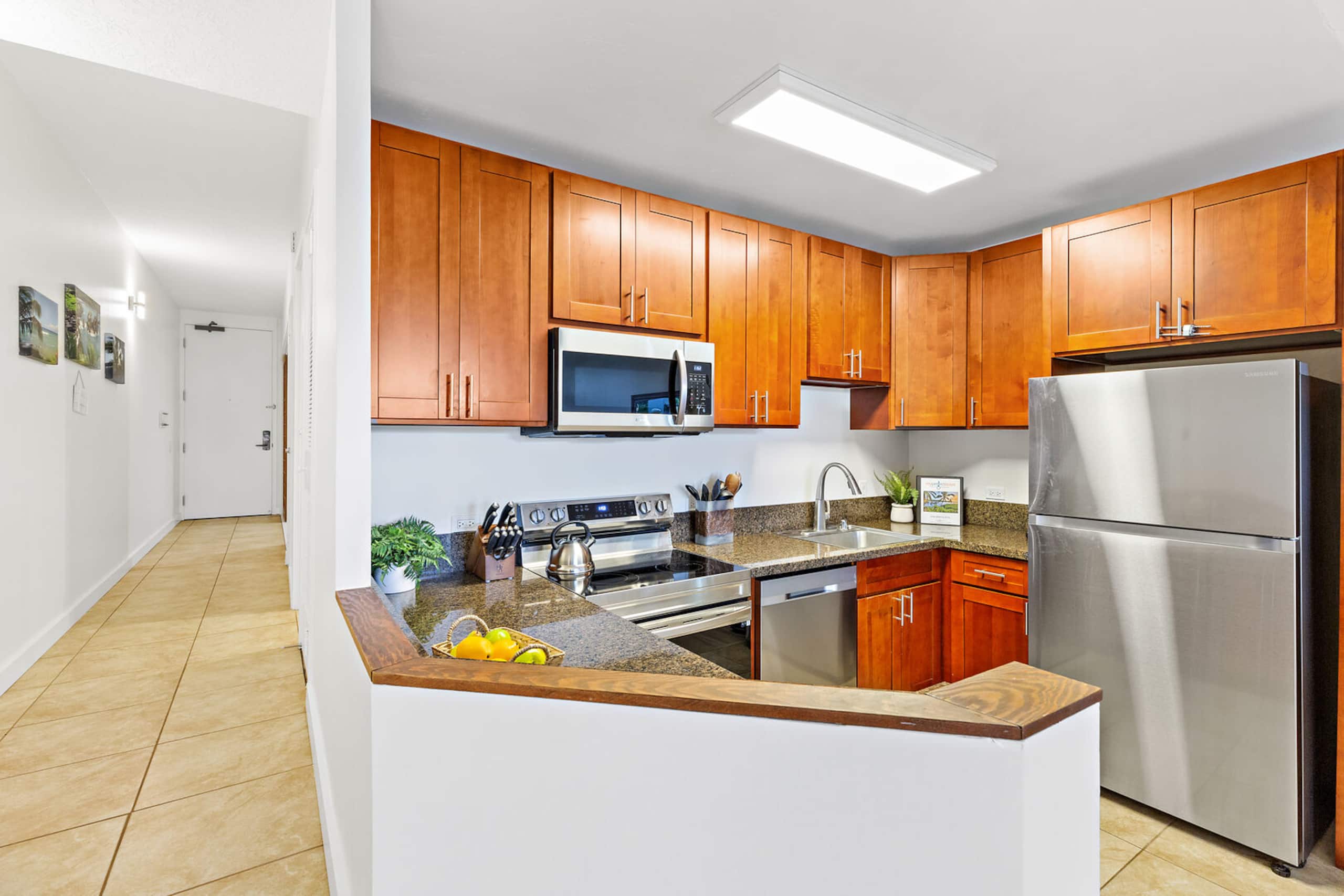 Condo in Lahaina · ★4.82 · 1 bedroom · 2 beds · 1 private bath - Image 13