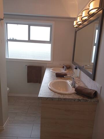 #136 Glenairlie Drive gorgeous views from outdoor gallery image 4