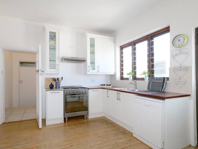 Spacious Family Home, Walk to Muizenberg Beach gallery image 5