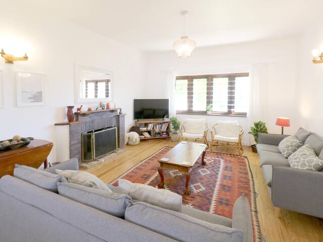 Spacious Family Home, Walk to Muizenberg Beach gallery image 3