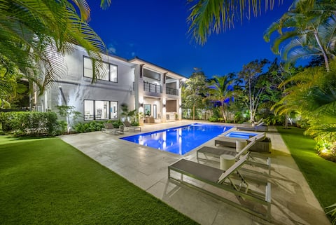 Brand new Villa with Pool/Jacuzzi/GameRoom
