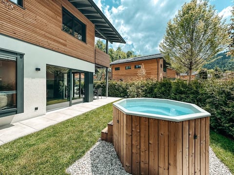 Top Airbnb: Holiday Chalet "ZSAM" with hottub and sauna in Gar in Garmisch Partenkirchen
