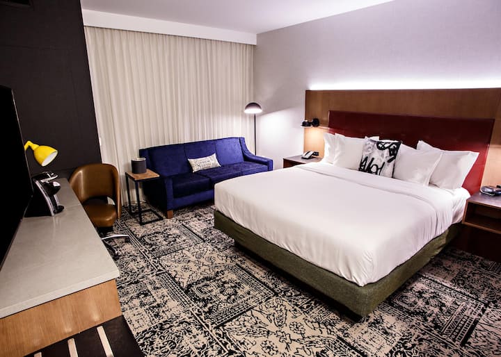 Deluxe King Guest Suite 3 4