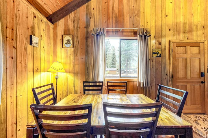 Walk to Tram 2BR Mountainview Wallowa Lake Dog Fr