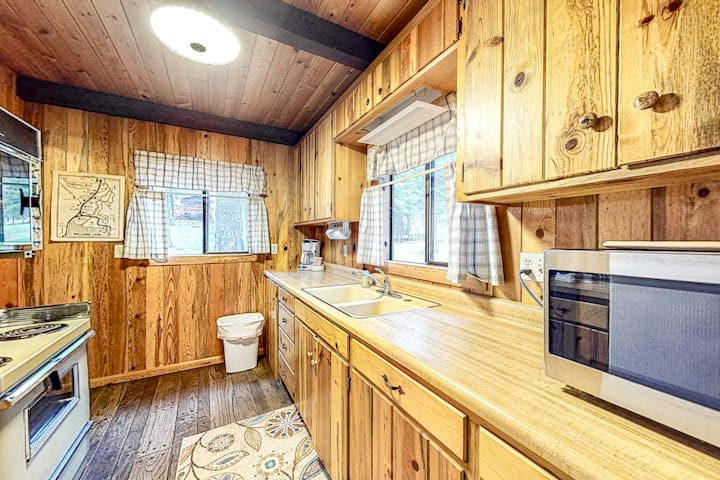 Walk to Tram 2BR Mountainview Wallowa Lake Dog Fr