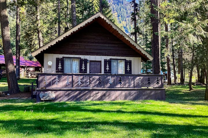 Walk to Tram 2BR Mountainview Wallowa Lake Dog Fr