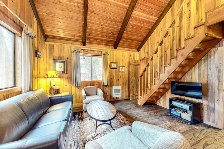Walk to Tram 2BR Mountainview Wallowa Lake Dog Fr