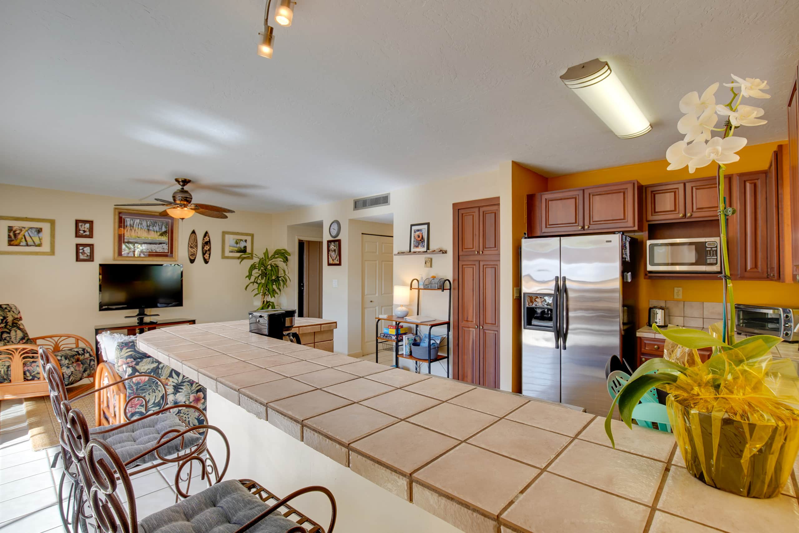 Condo in Kailua-Kona · ★4.63 · 2 bedrooms · 3 beds · 2 shared baths - Image 6
