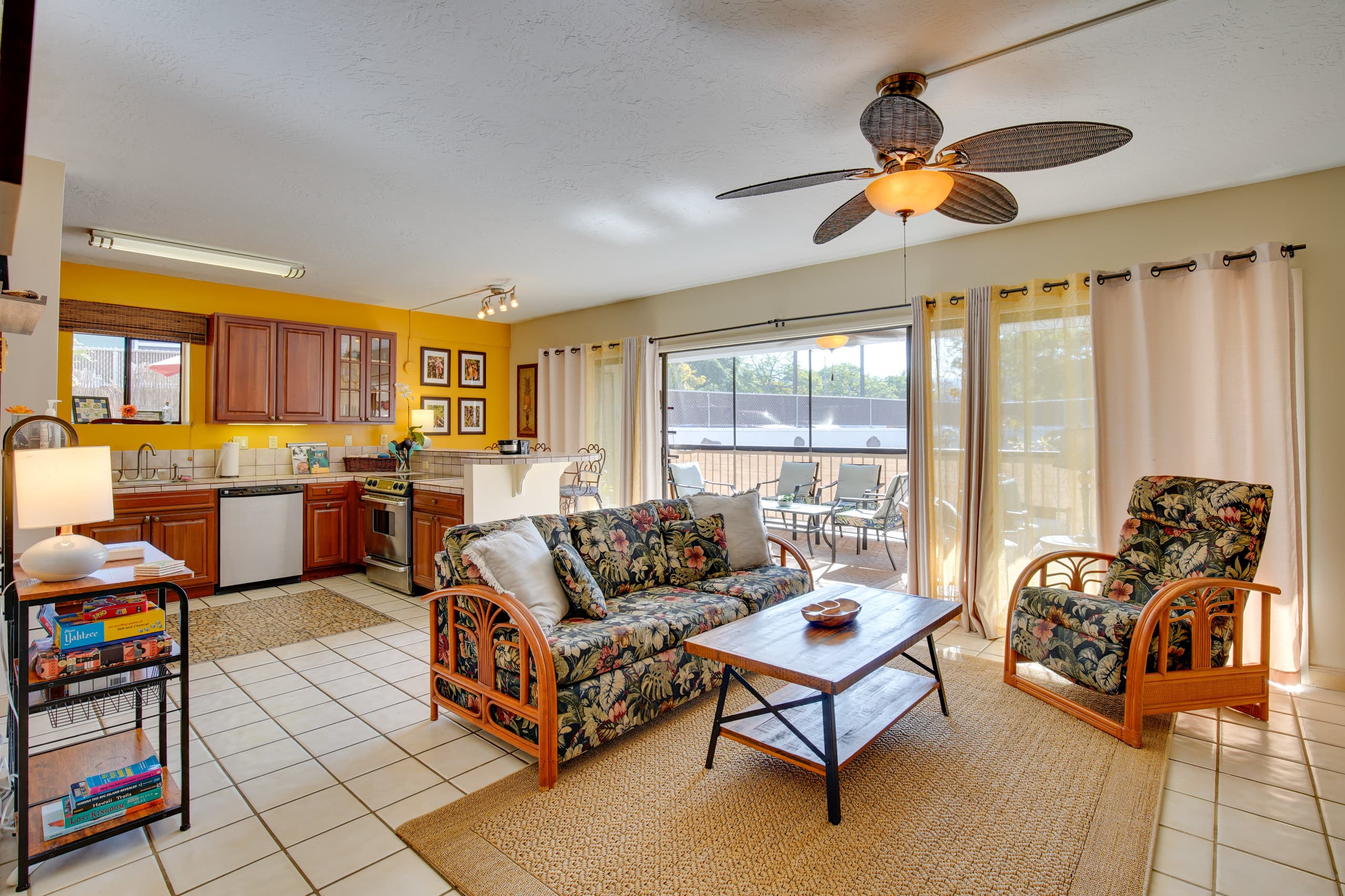 Condo in Kailua-Kona · ★4.63 · 2 bedrooms · 3 beds · 2 shared baths - Image 5