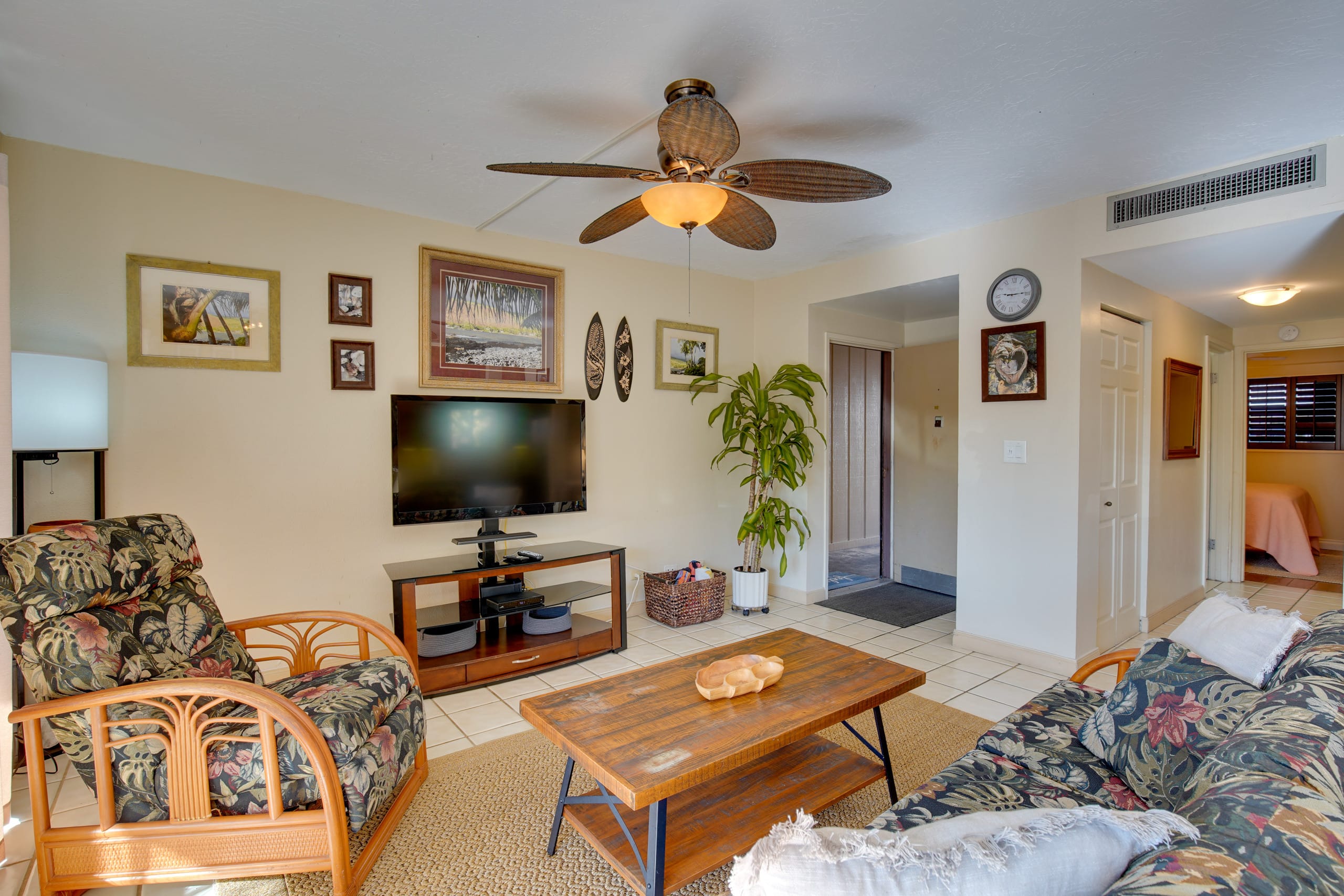 Condo in Kailua-Kona · ★4.63 · 2 bedrooms · 3 beds · 2 shared baths - Image 4