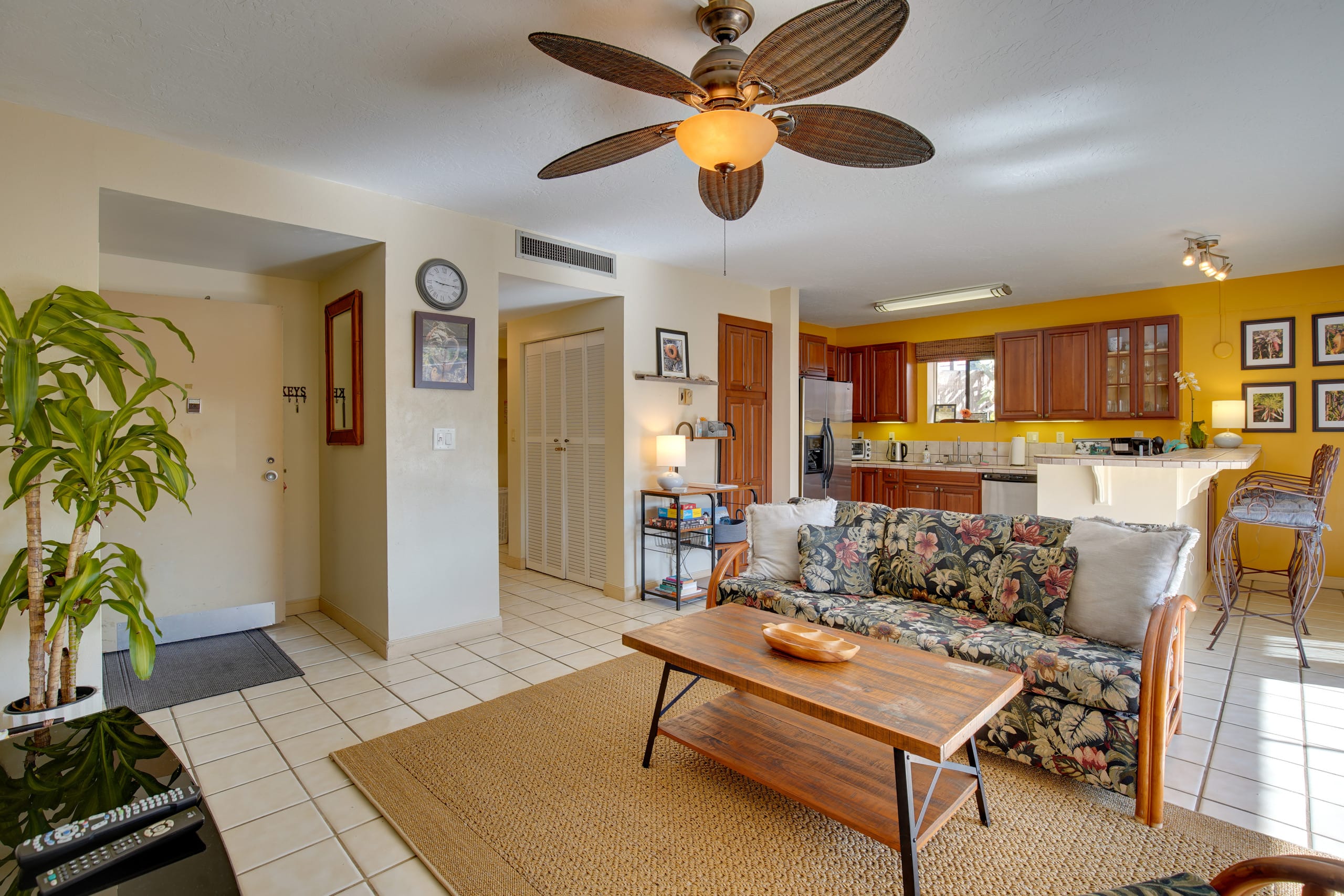 Condo in Kailua-Kona · ★4.63 · 2 bedrooms · 3 beds · 2 shared baths - Image 3