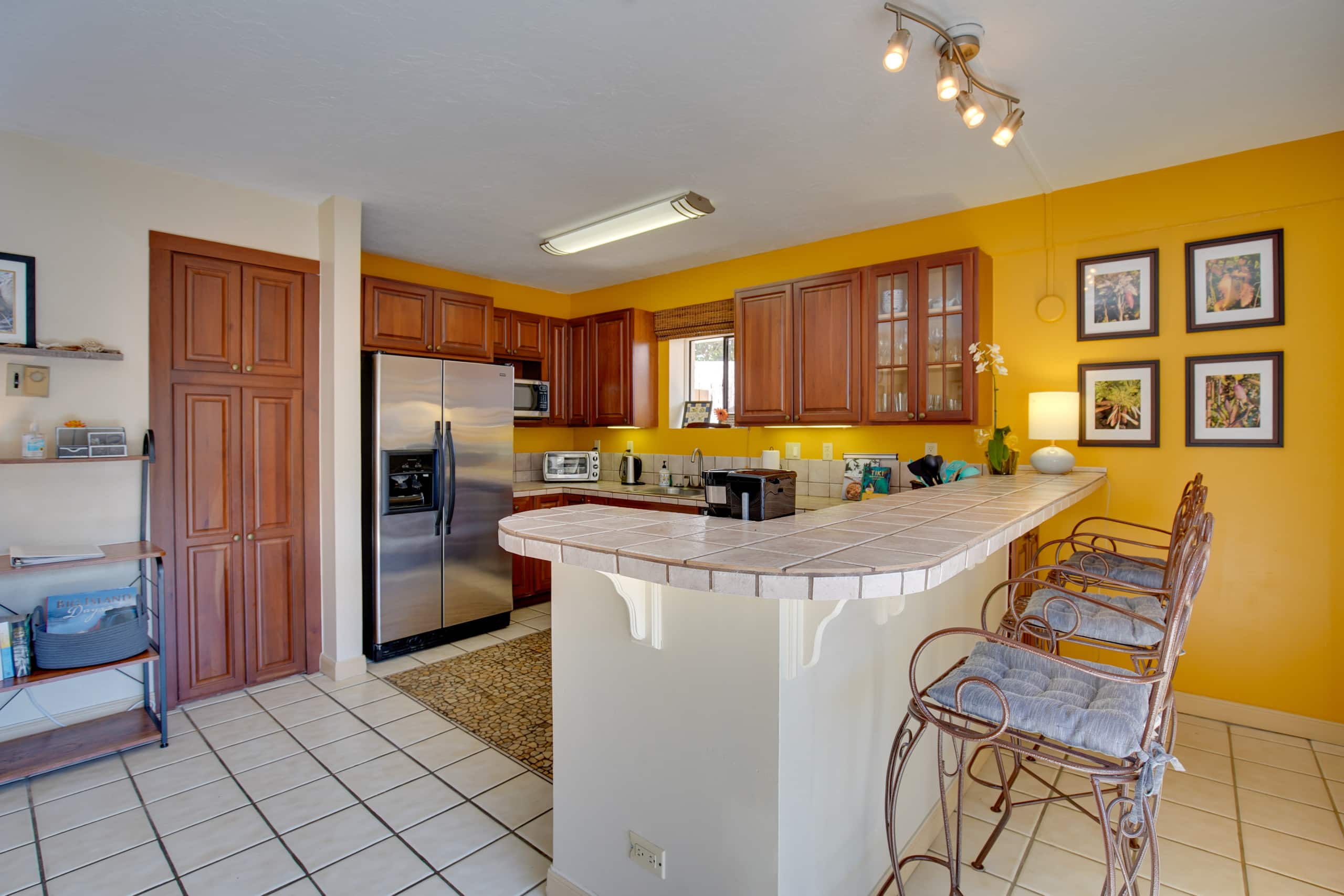 Condo in Kailua-Kona · ★4.63 · 2 bedrooms · 3 beds · 2 shared baths - Image 7