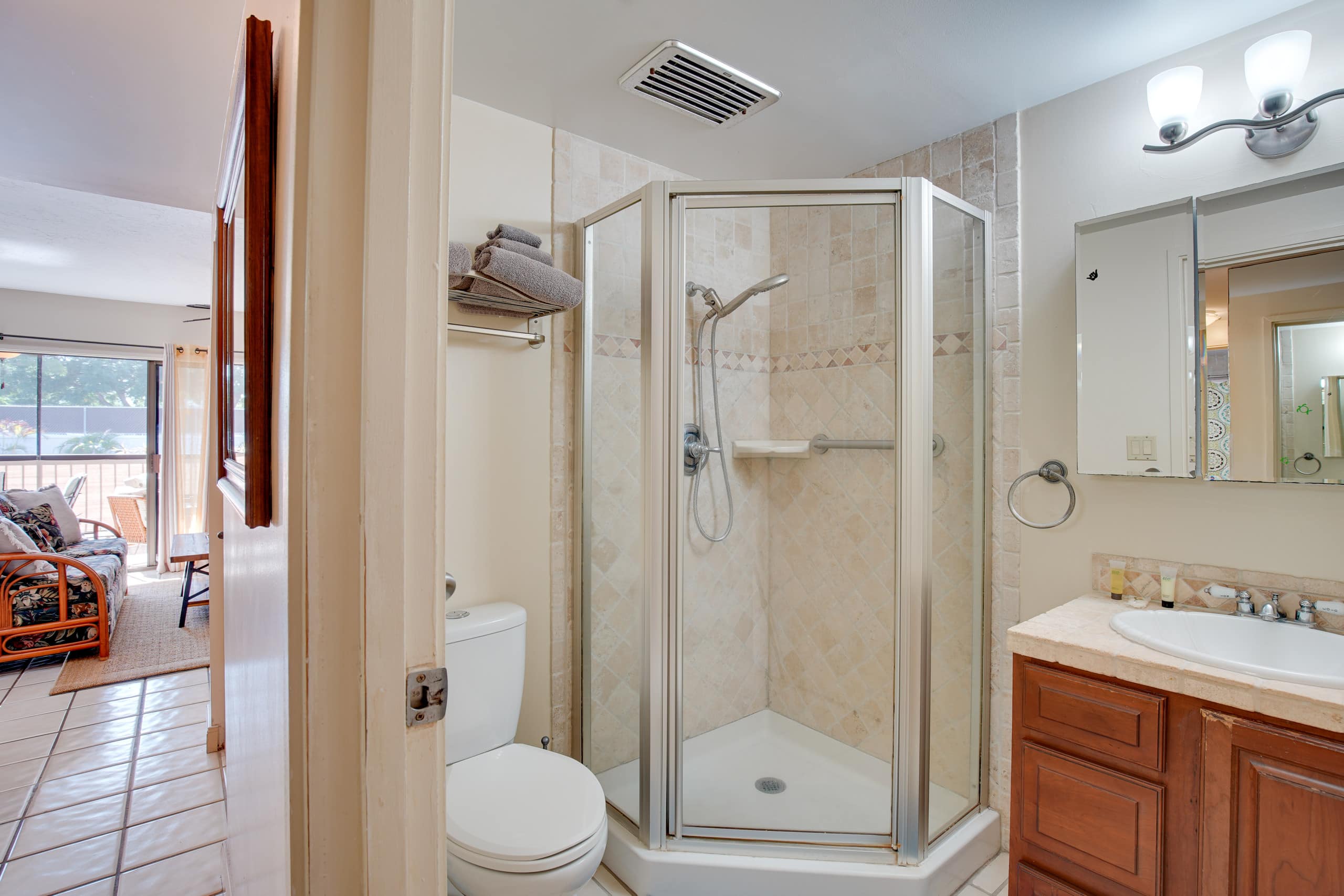 Condo in Kailua-Kona · ★4.63 · 2 bedrooms · 3 beds · 2 shared baths - Image 12