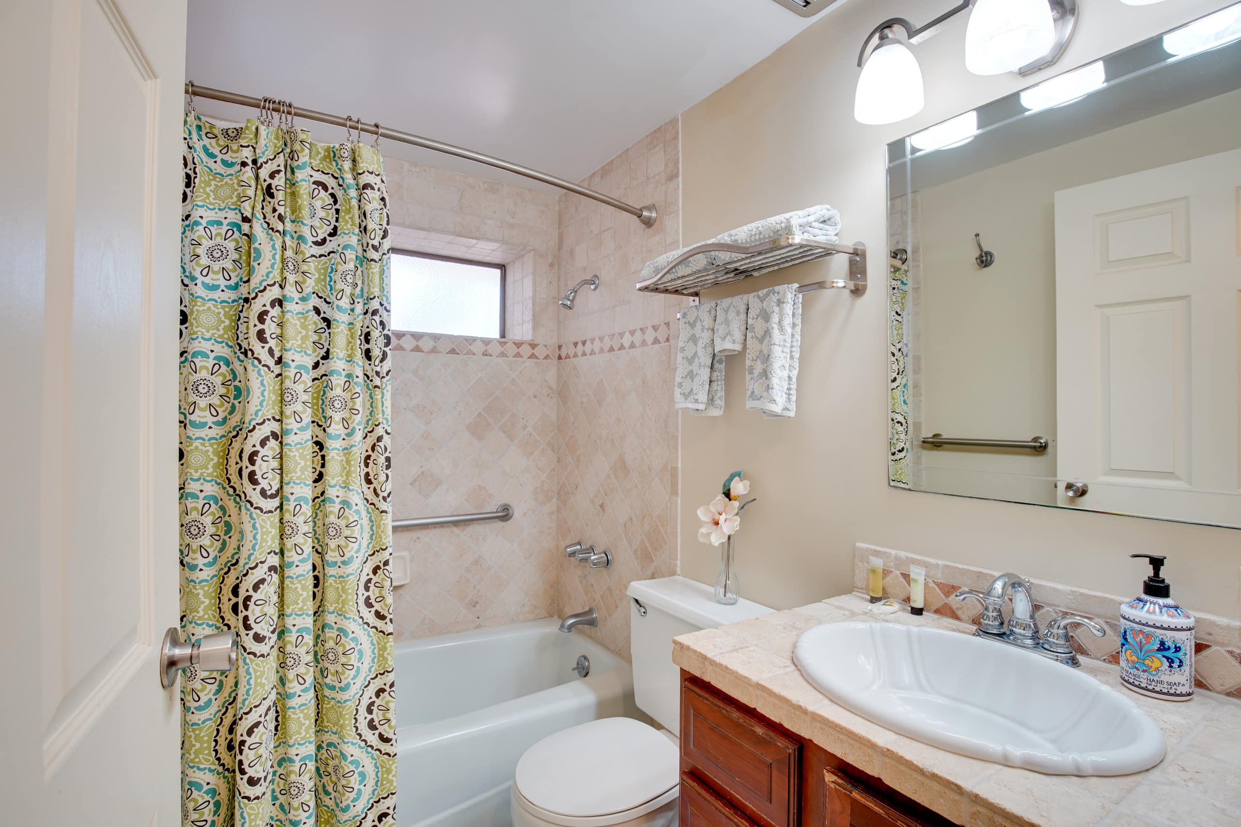 Condo in Kailua-Kona · ★4.63 · 2 bedrooms · 3 beds · 2 shared baths - Image 16