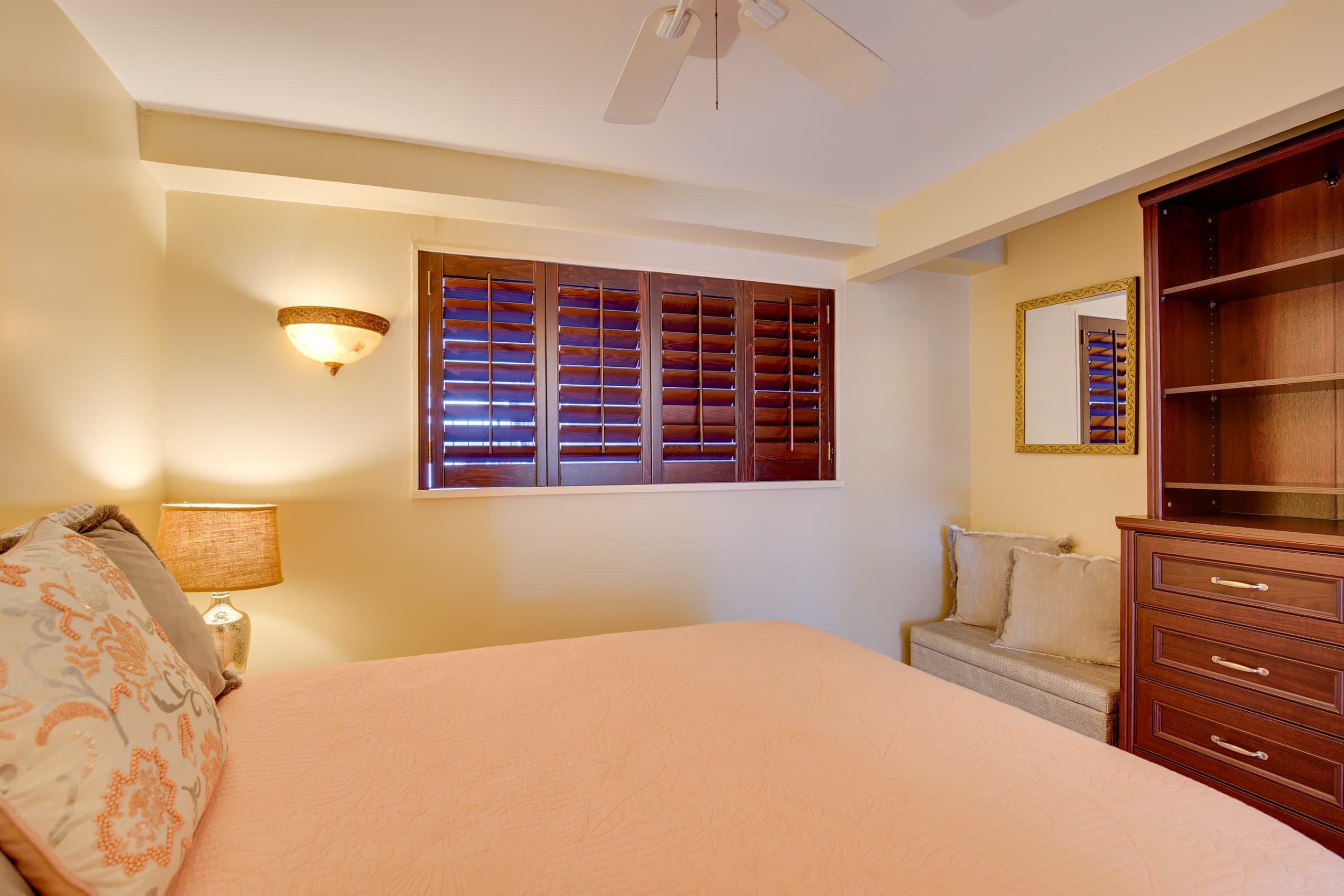 Condo in Kailua-Kona · ★4.63 · 2 bedrooms · 3 beds · 2 shared baths - Image 10