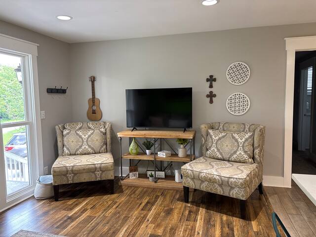 Nashville Vibes 4 bd/2.5 ba, Hot Tub, Game Room gallery image 4
