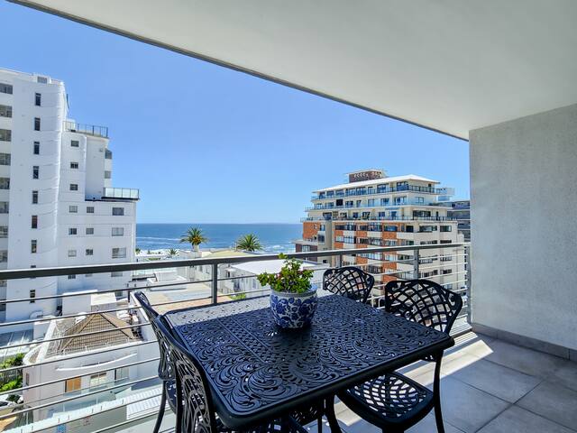 Elegant 2 Bed, W/ Pool & Ocean views, Backup Power