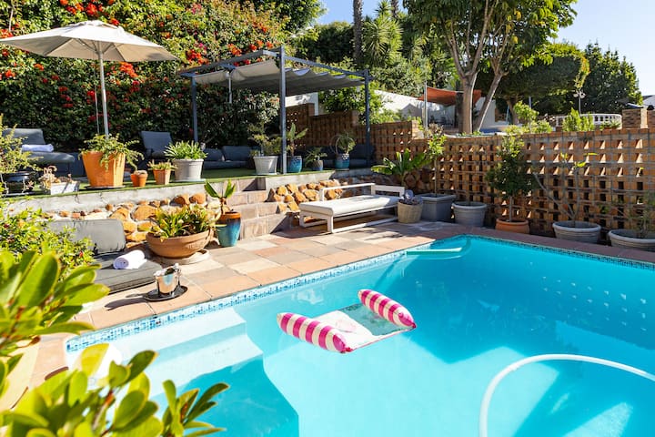 בריכת שחייה