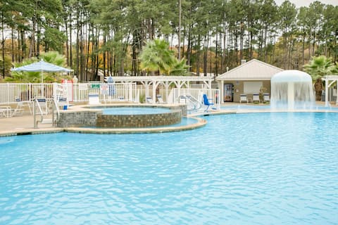 Villa Near Lake Palestine