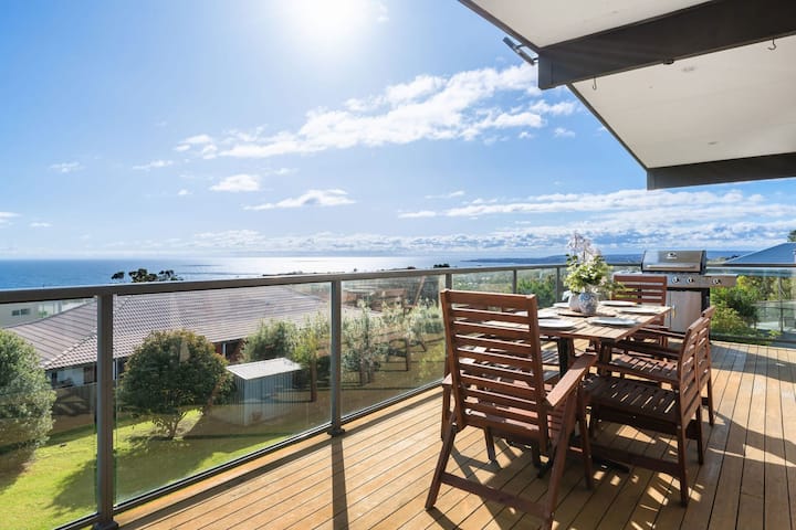 Mount Martha Beach House | Bay Views & Games Room - Mornington