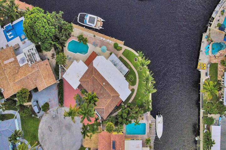 Gorgeous Sunsets! Managed by BNR Vacation Rentals gallery image 3