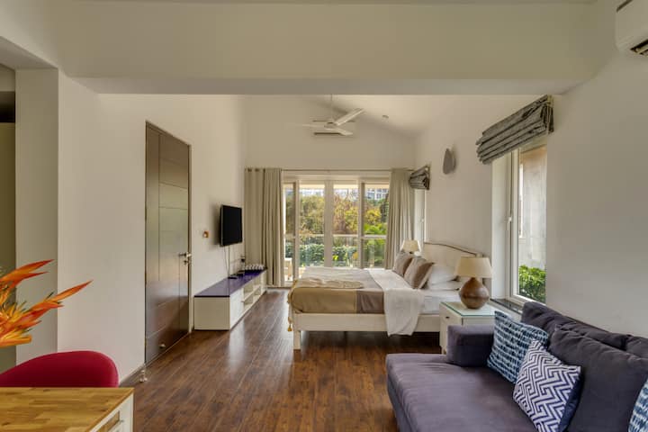 Rooms: Bedroom
