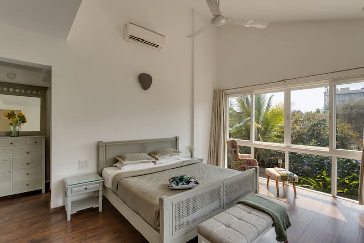 Rooms: Bedroom