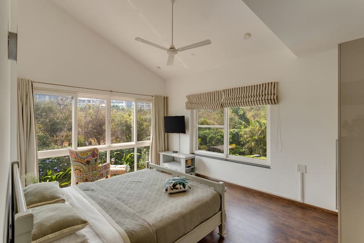 Rooms: Bedroom