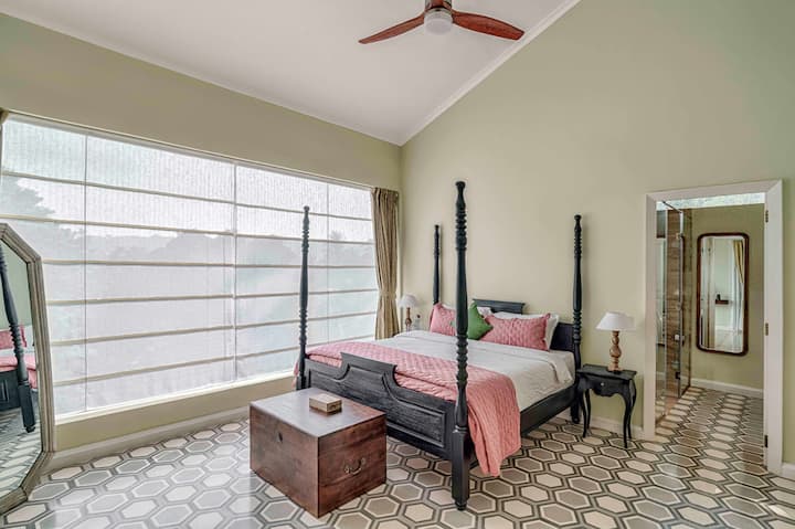 Rooms: Bedroom